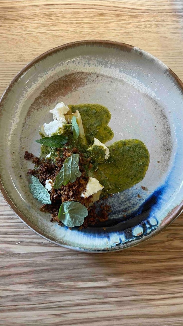 Poireaux Confits, Chèvre Frais, Pains Grillés Et Vinaigrette D’Herbes - Choral - 634681