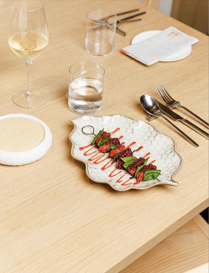 Polpo Alla Brace Con Taccole, Salsa Al Rabarbaro Al Lampone, Olio Al Miso E Spuma Di Popcorn - Laboratorio - 783749