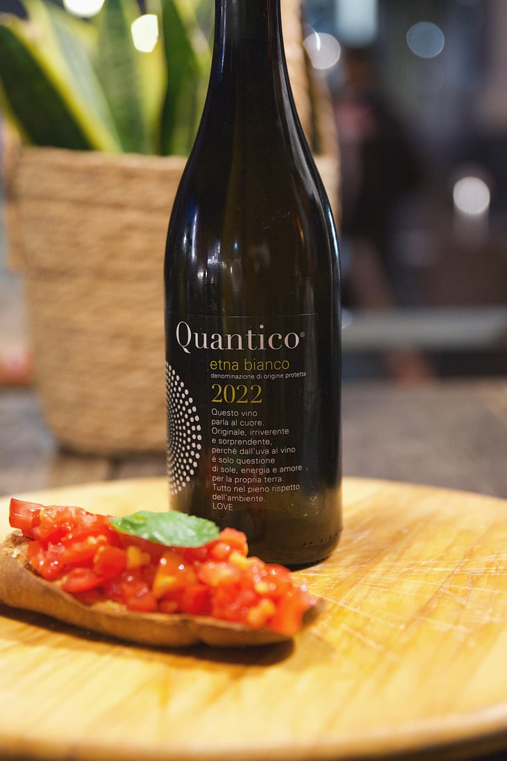 Etna Bianco - Quantico Vini - Giovanni e Emanuela Raiti -2022