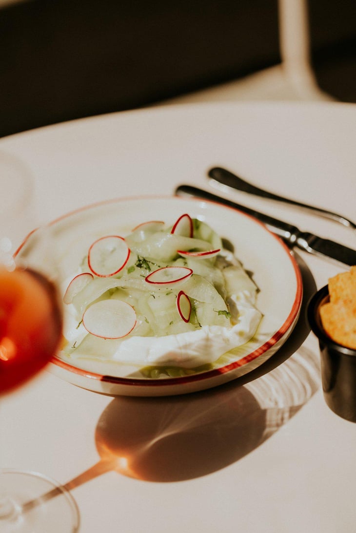 Radijsjes | Komkommer I Geitenkwark | Naan - Cuvee Natuurlijk - 804451