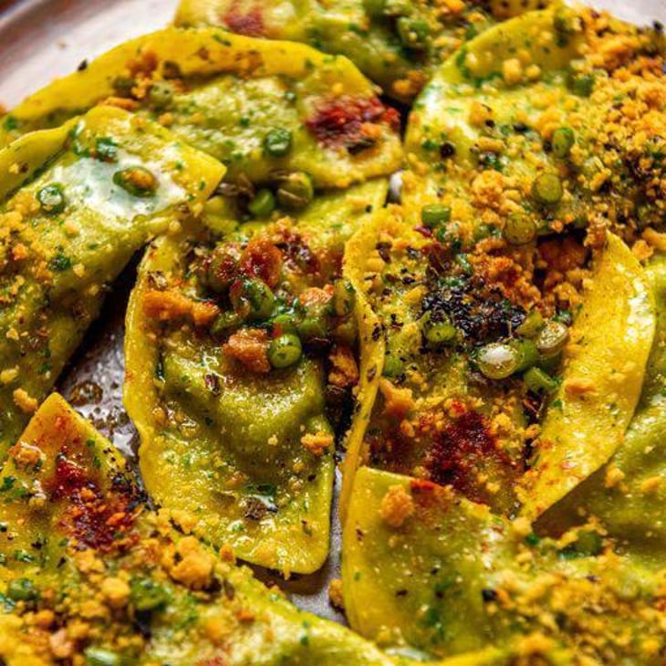 Ravioli Ripieni Di Broccoletti Ripassati E Pecorino Con Salsa Di Aglio, Olio, Peperoncino E Briciole Di Taralli - Casadora - 464758