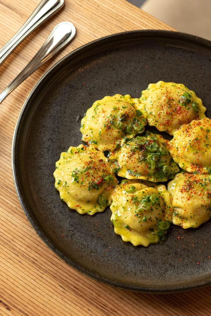 Ravioli Ripieni Di Totani, Patate E Limone Con Salsa Di Aglio, Olio E Peperoncino - Casadora - 464710