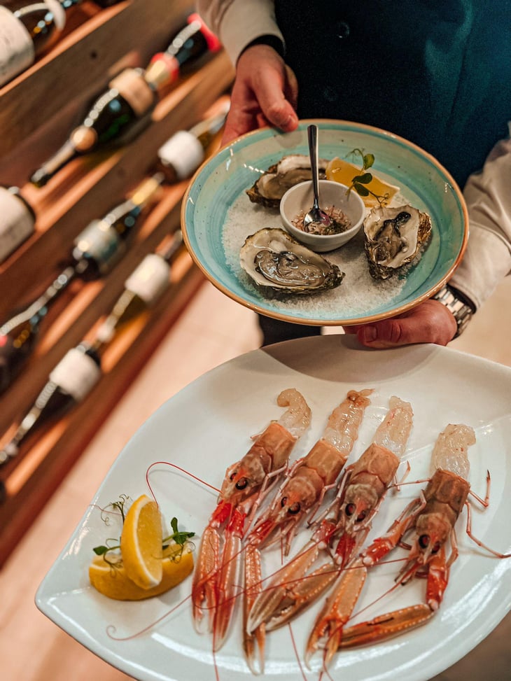 Raw Oysters And Adriatic Scampi - Starac i More - 610342