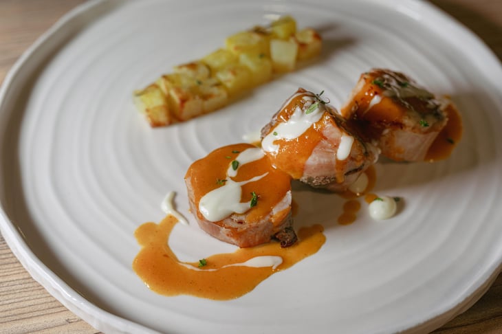 Rollatina Di Coniglio Con Patate Al Forno - Calacala Restaurant - 731582