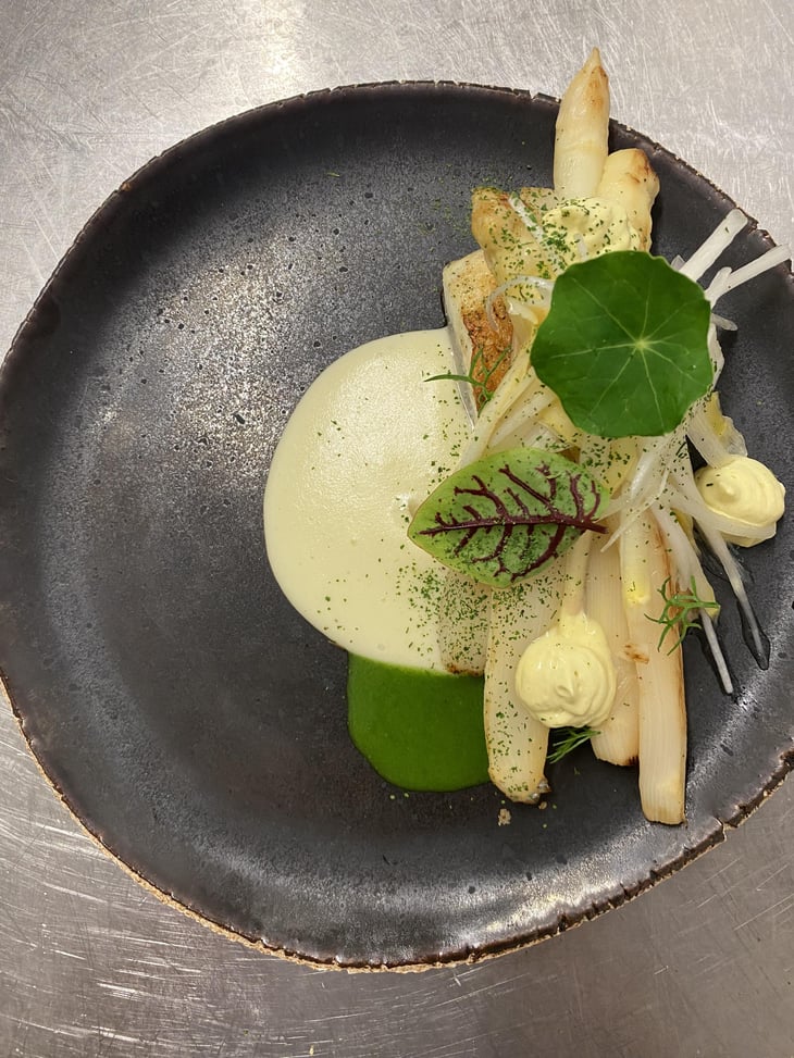 Rombo Scottato,Asparagi E Salsa Hollandese - Condividere Osteria - 618432