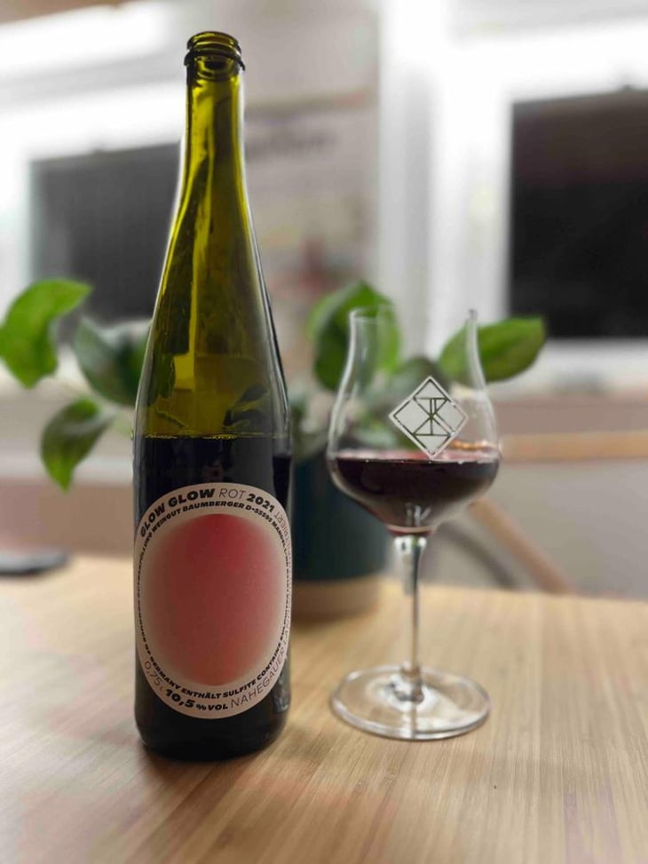 Rot - GLOW GLOW - Weingut Baumberger - Pauline & Carl Baumberger 