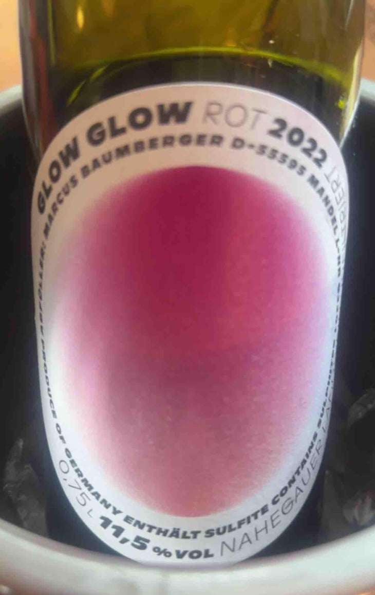 Rot - GLOW GLOW - Weingut Baumberger - Pauline & Carl Baumberger 