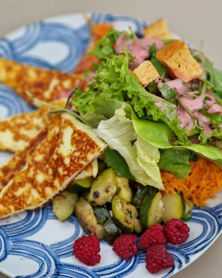 Salad With Grilled Cheese - Quai Pasa Buvette - 788160