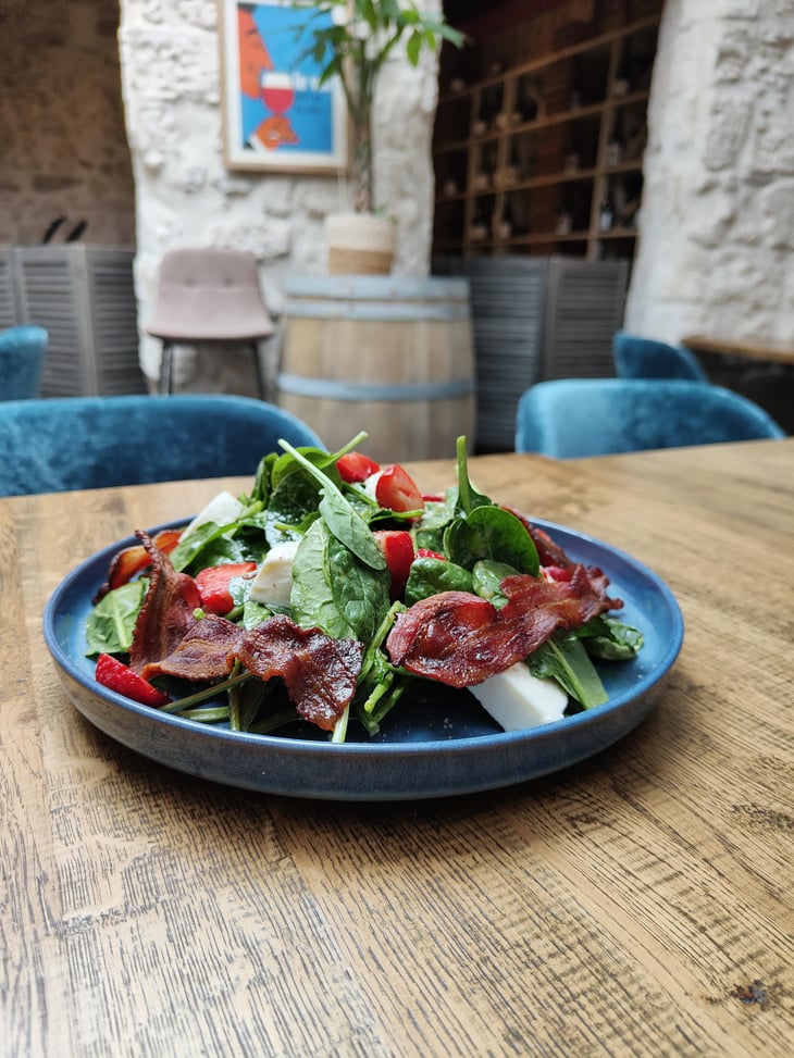 Salade De Pousse D'Épinard, Mozzarella, Fraise Et Lard - Les Péquélets - 642375
