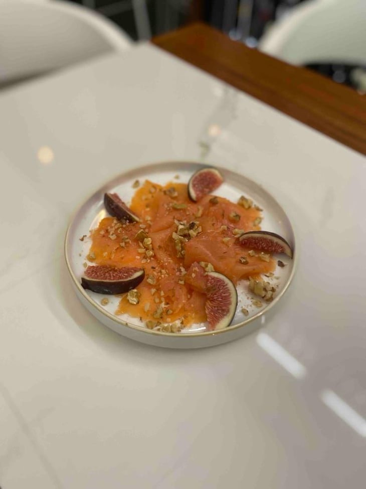 Salmone Affumicato Scozzese, Fichi, Granella Di Noci - Symposium wine bar - 681295