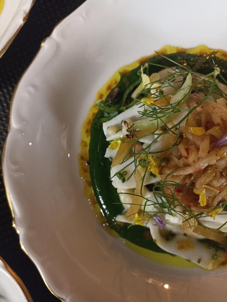 Seiche Snackées/Navets Et Fenouil/Vinaigrette Curry Et Purée De Fanes - Maison Cachee - 701128