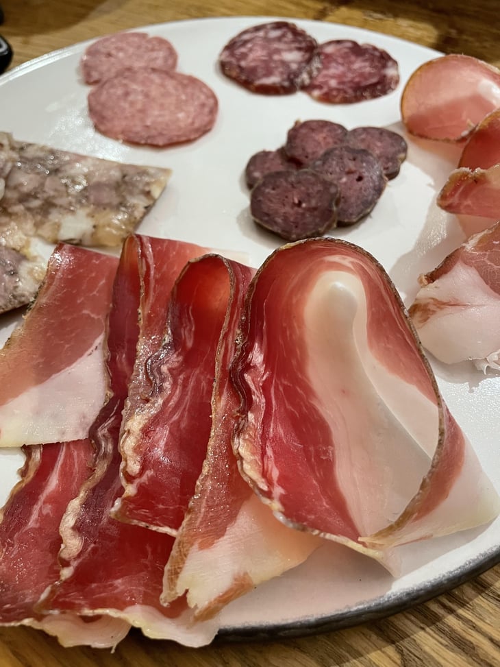 Selezione Di Salumi Di Maiale Brado E Cinta Senese - Osteria del Posto - 636391