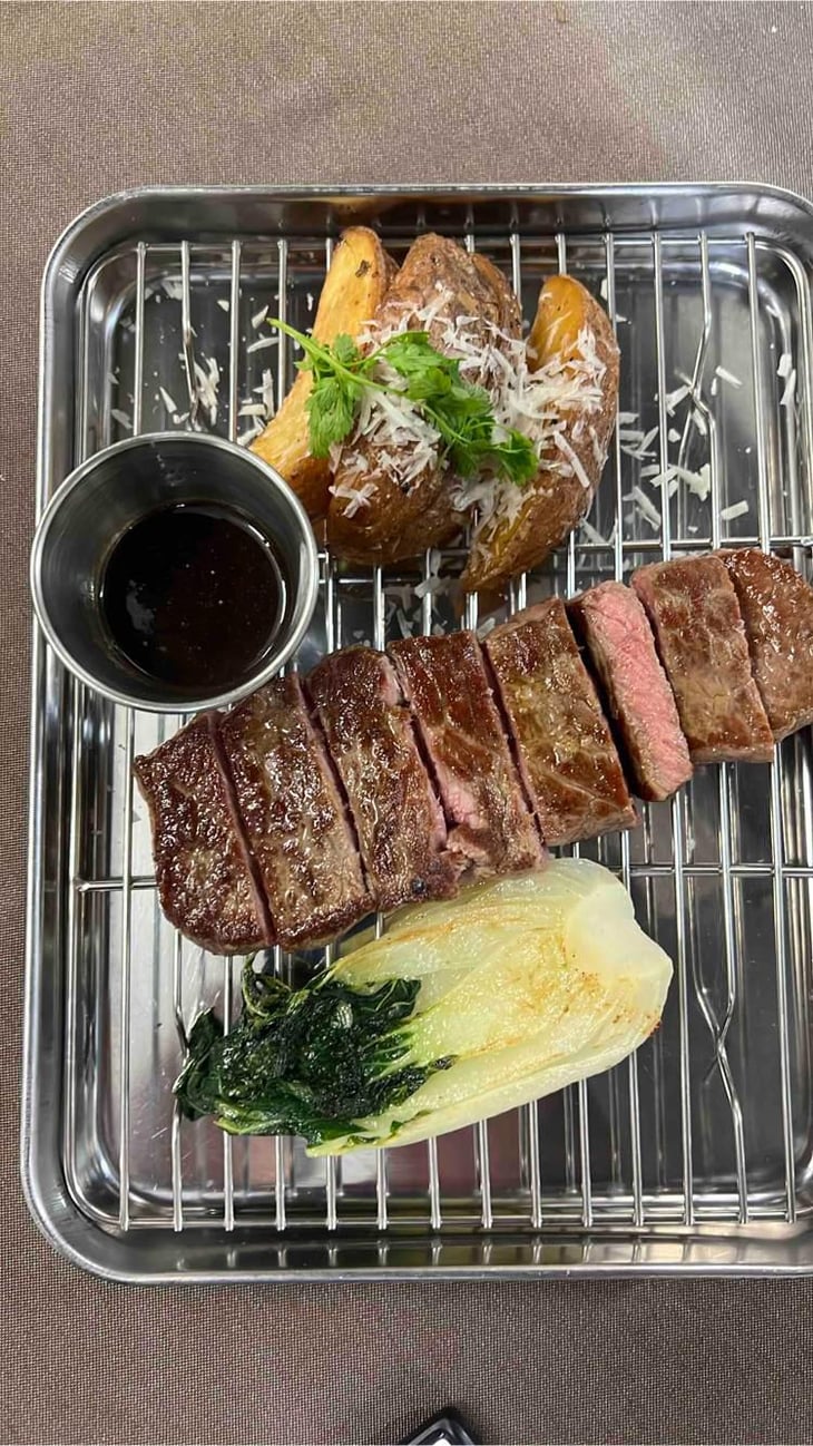 Sirloin Steak - Tree Brasserie - 536419