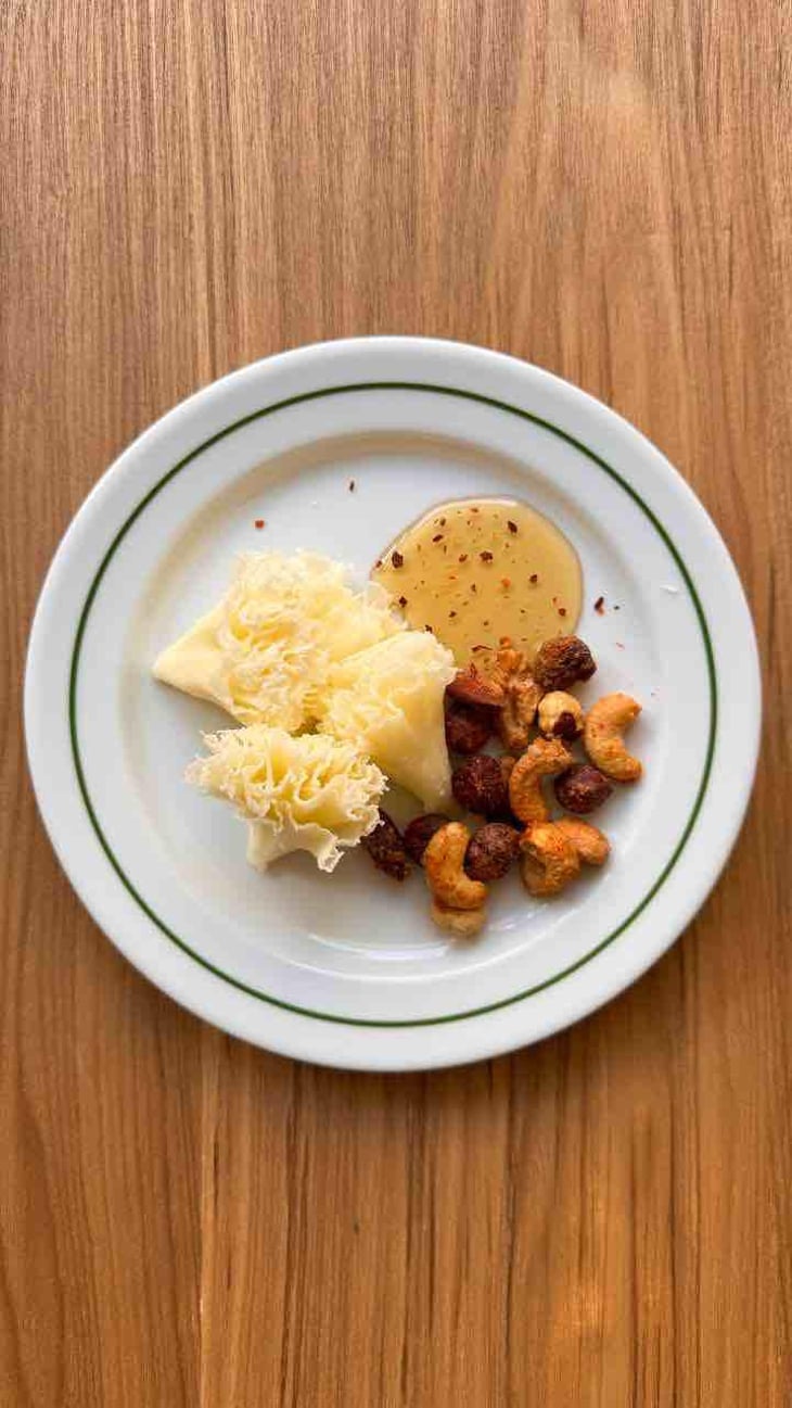Slices Of Cheese, Honey And Caramelized Nuts - Pomme Eatery - 778478