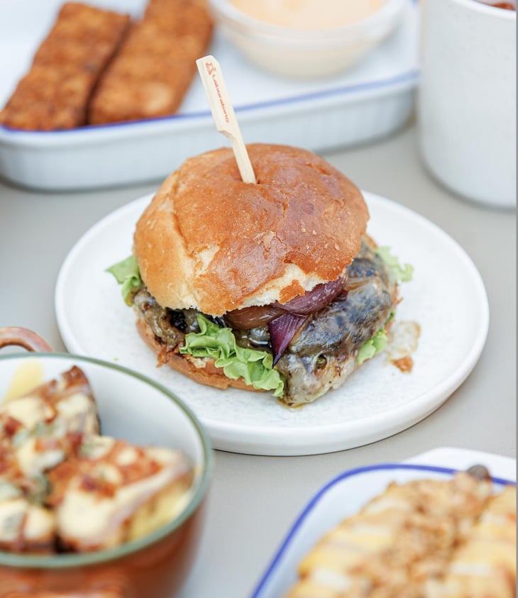 Smashed Burger, Scamorza Affumicata, Cipolle Caramellate E Insalata - Laboratorio - 806327