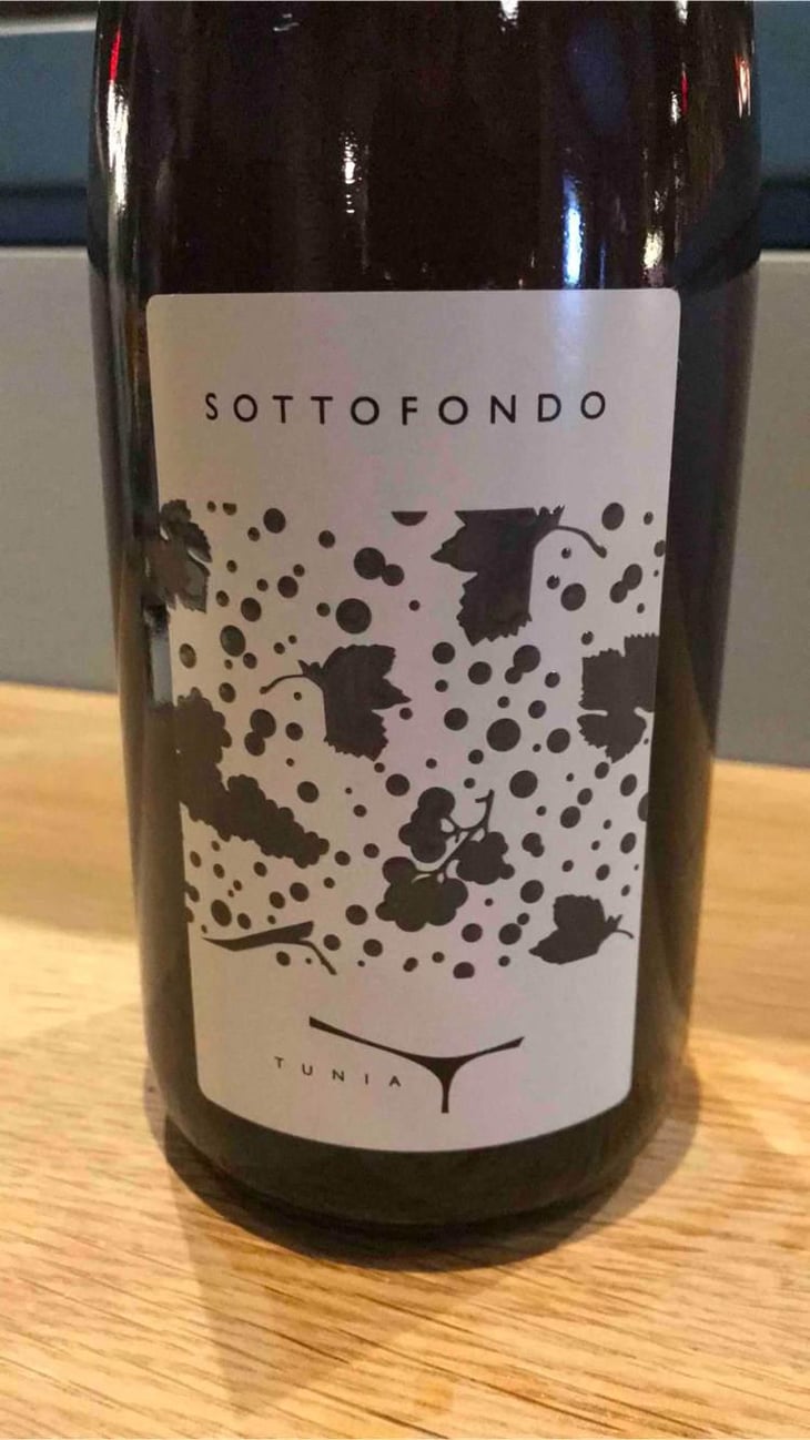 Sottofondo - Tunia - Francesca di Benedetto & Chiara Innocenti 