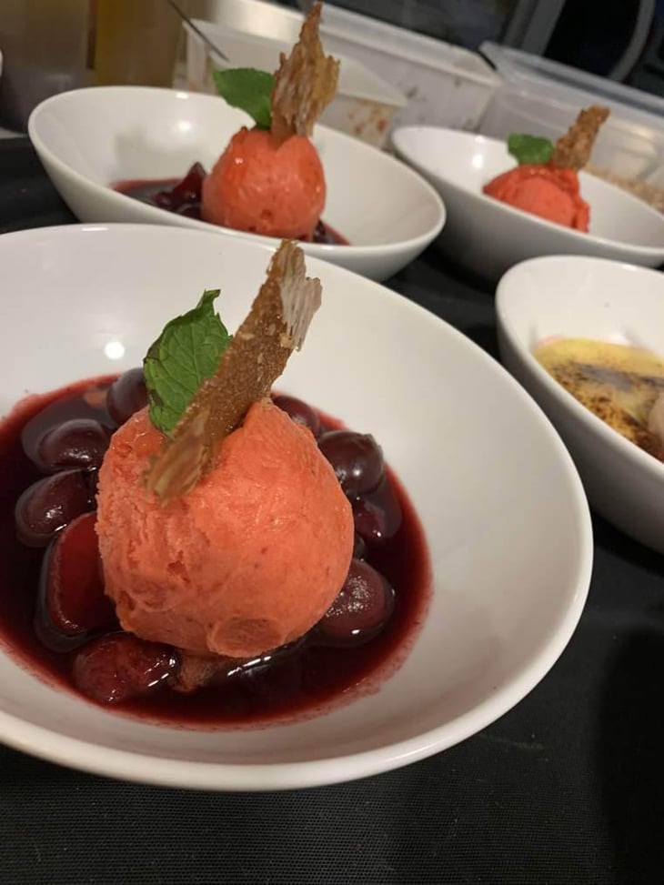 Soupe De Cerises Au Thym, Sorbet Du Fruit - Le Bistrot de Villedieu - 317359