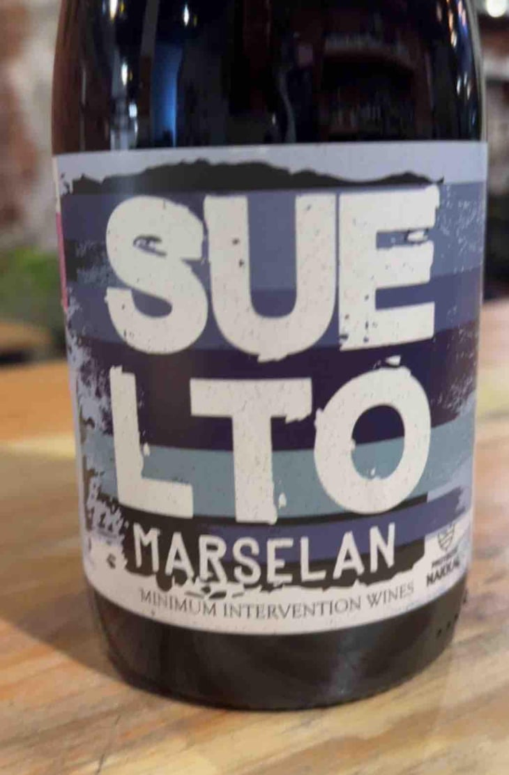 Suelto Merlot - Proyecto Nakkal - Nicolás Monforte, Santiago Degasperi and Bruno Bresesti 
