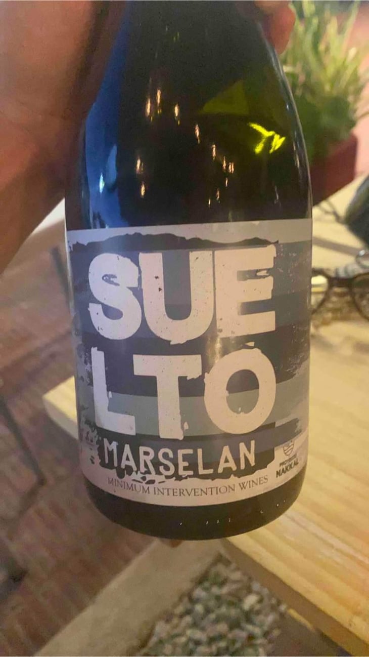 Suelto Merlot - Proyecto Nakkal - Nicolás Monforte, Santiago Degasperi and Bruno Bresesti 