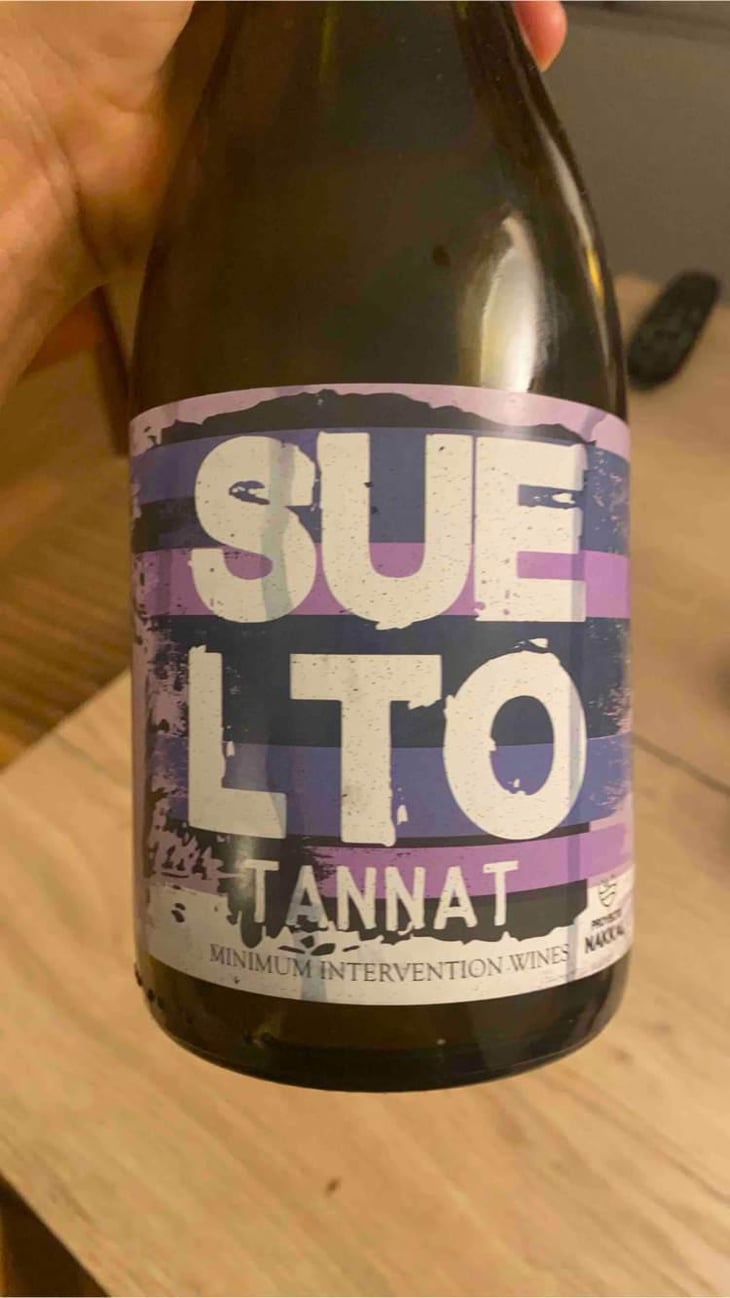 Suelto Merlot - Proyecto Nakkal - Nicolás Monforte, Santiago Degasperi and Bruno Bresesti 