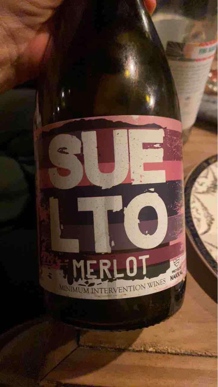 Suelto Merlot - Proyecto Nakkal - Nicolás Monforte, Santiago Degasperi and Bruno Bresesti 