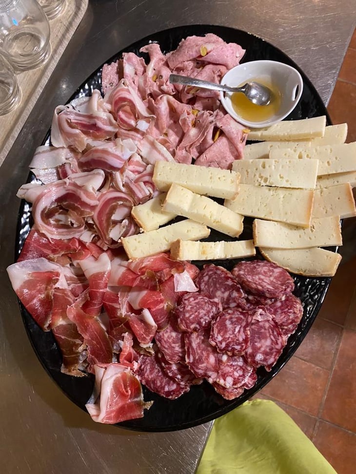 Tagliere Di Carne - Agriturismo Amandolo - 634754