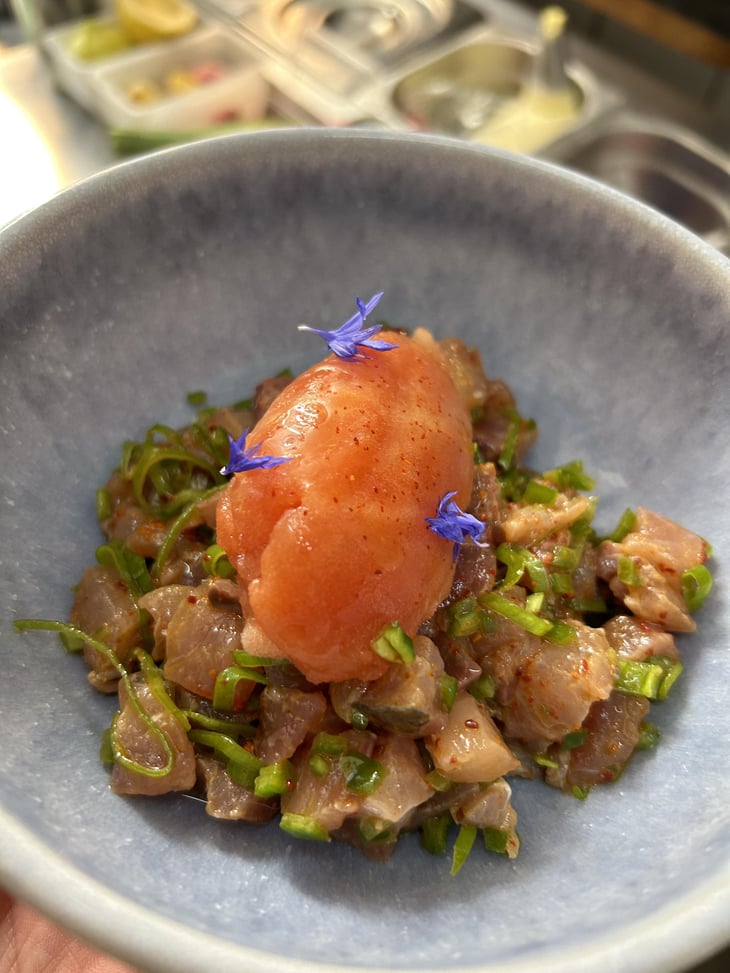 Tartare De Poisson Du Port, Granité D’Eau De Tomate, Sauce Pimienton - Bistrot l’Esquirou - 798924