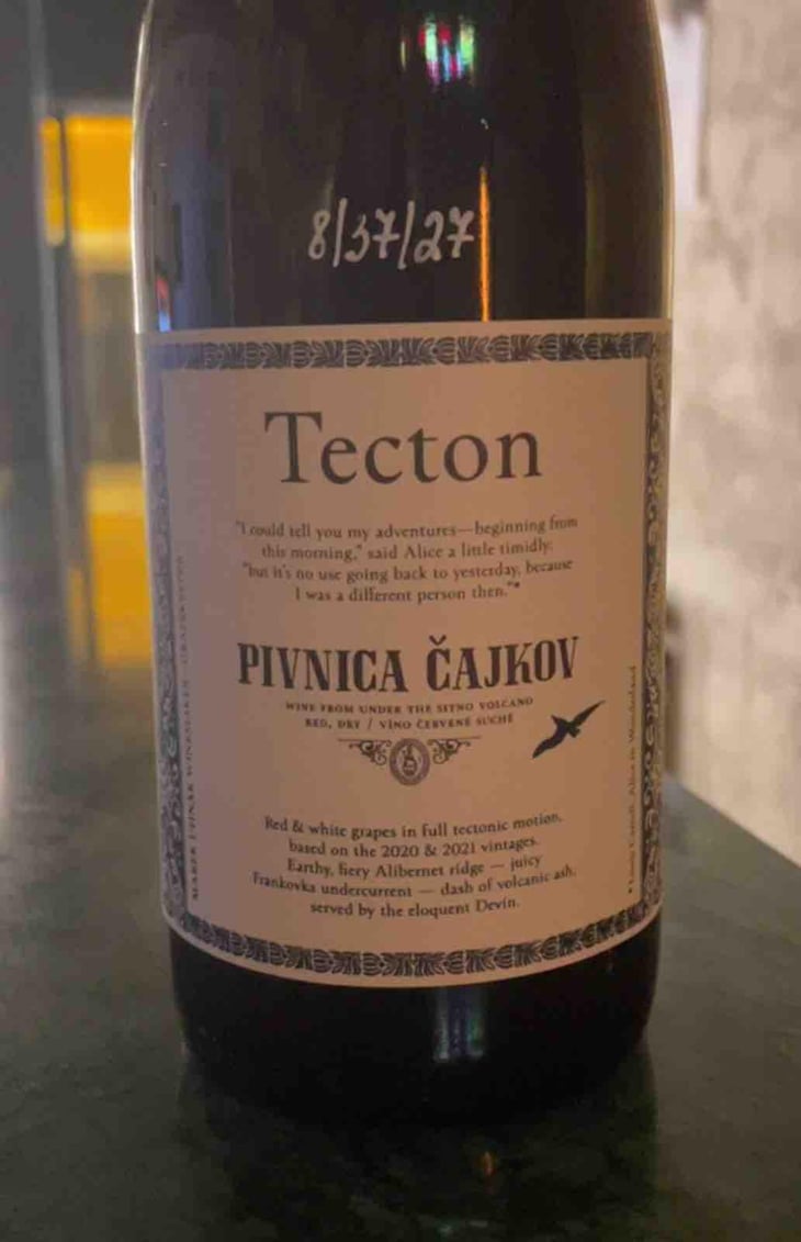 Tecton - Pivnica Čajkov - Marek Uhnák -2022