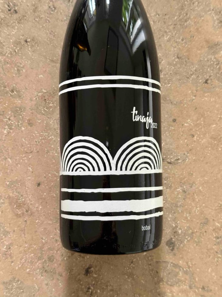Tinaja - Bodegas Gratias. Familia y Viñedos - Ana Gómez, Iván Gómez, Silvia Araque y José Gómez 