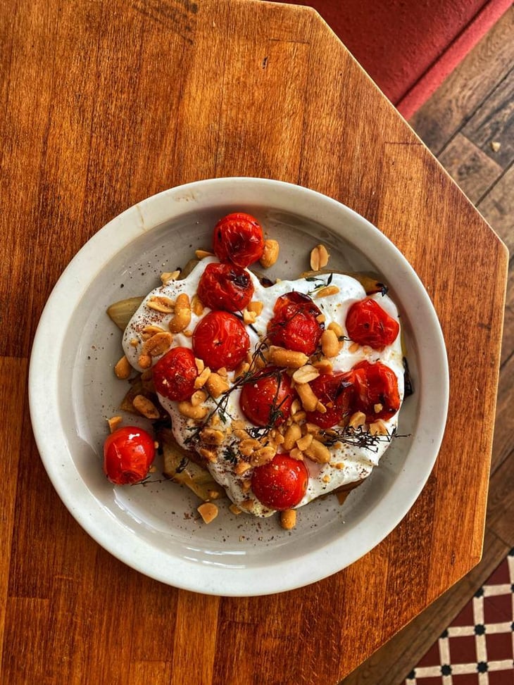 Tomates Cerises Rôties, Labneh, Compotée D'Oignons, Cacahuètes - La Petite Soeur - 655852
