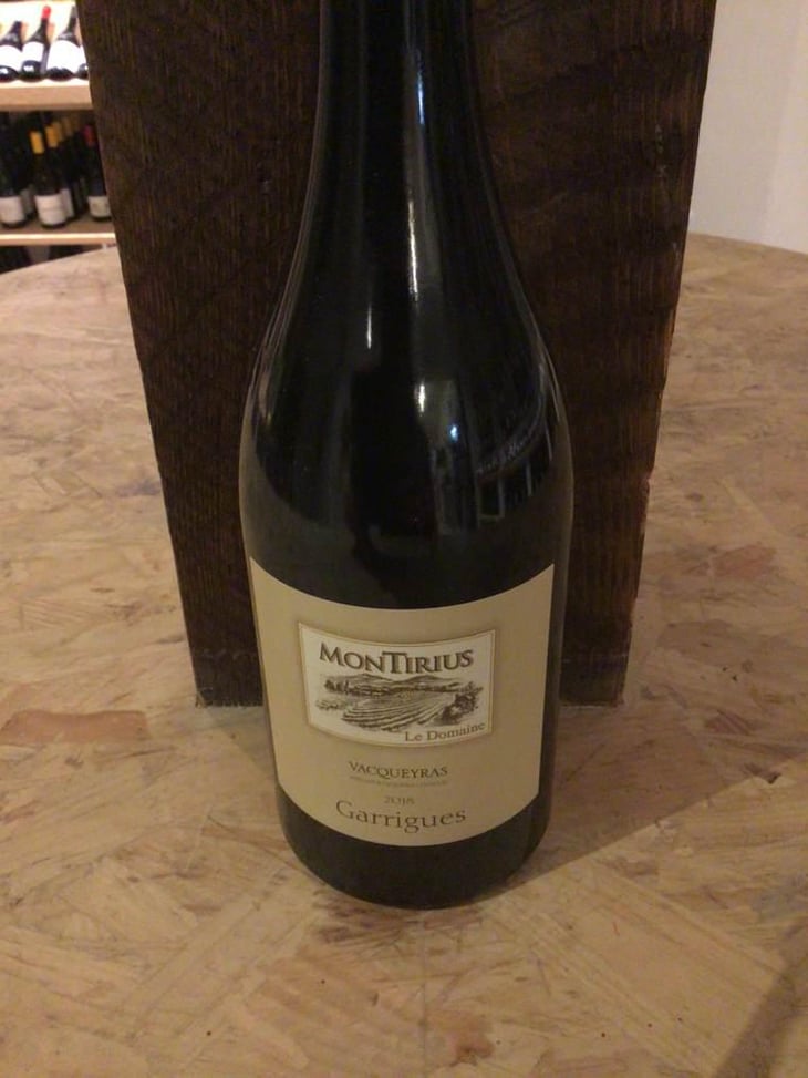 Vacqueyras Garrigues - Domaine Montirius - Justine, Manon, Christine & Eric Saurel 