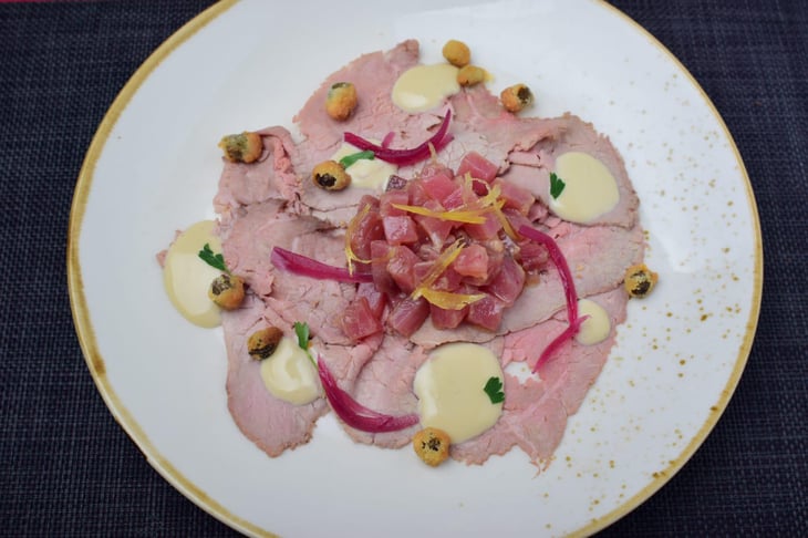 Vitello Tonnato Con Tartare Di Tonno Rosso, Capperi Fritti E Maionese D'Acciughe - Cerchio Rosso - 604856