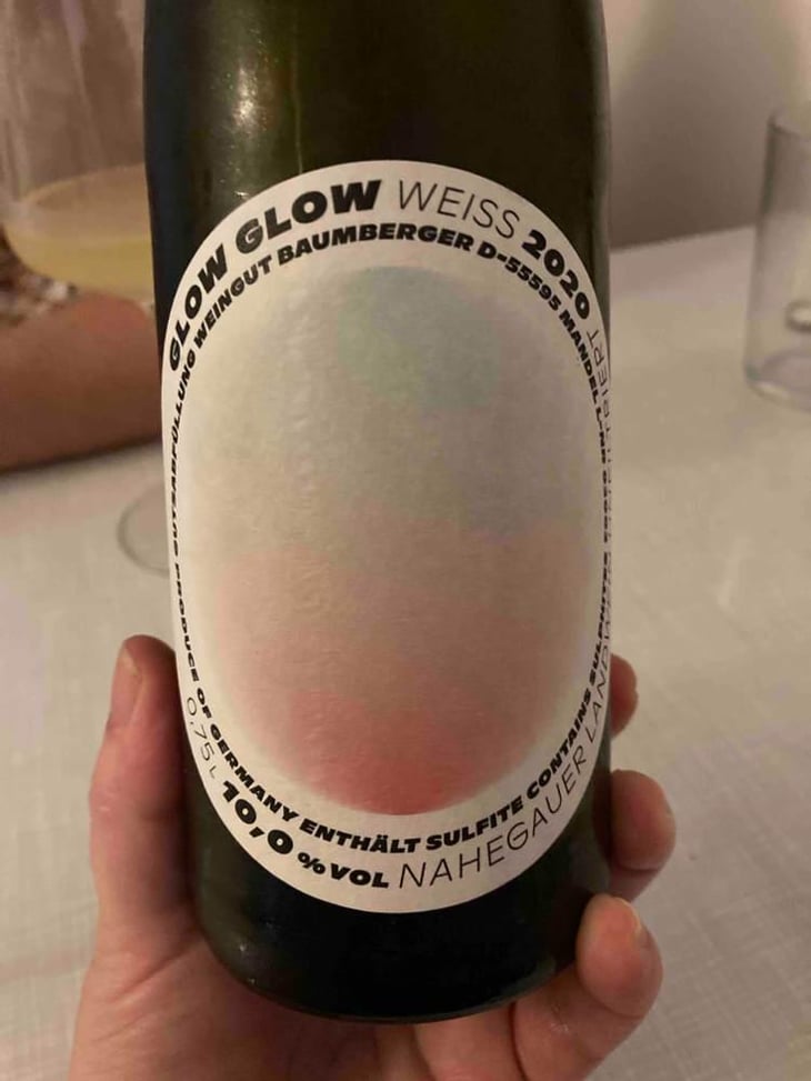 Weiss - GLOW GLOW - Weingut Baumberger - Pauline & Carl Baumberger 