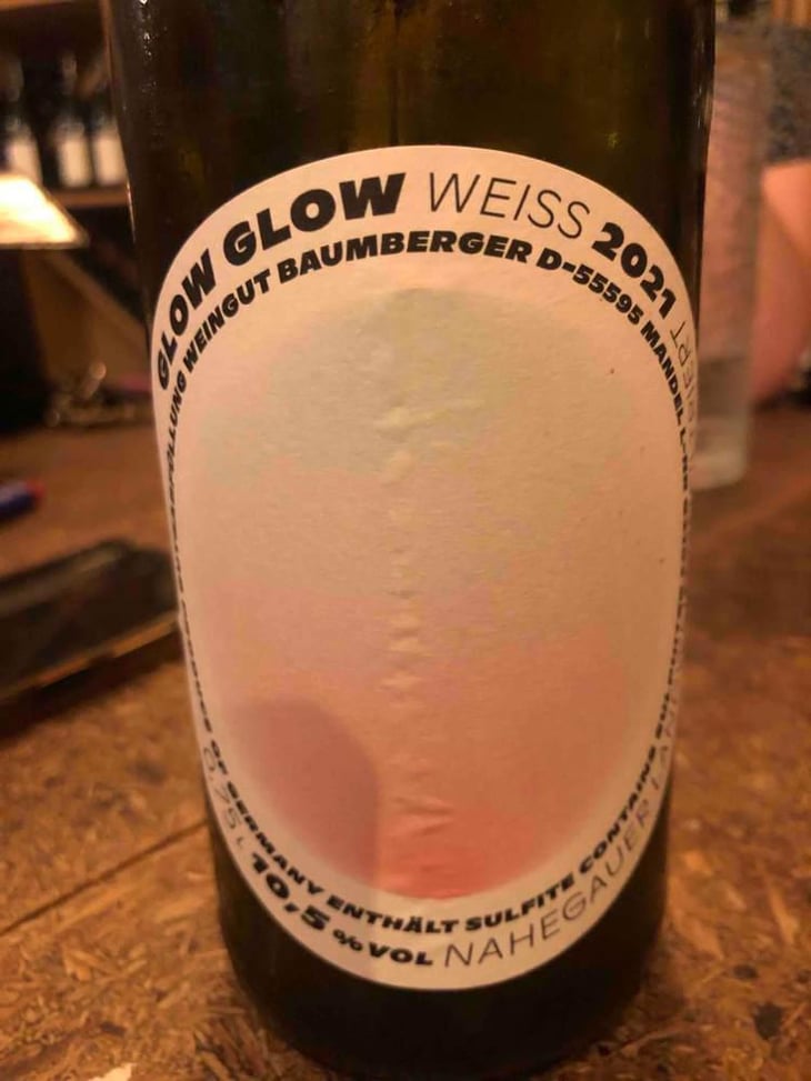 Weiss - GLOW GLOW - Weingut Baumberger - Pauline & Carl Baumberger 