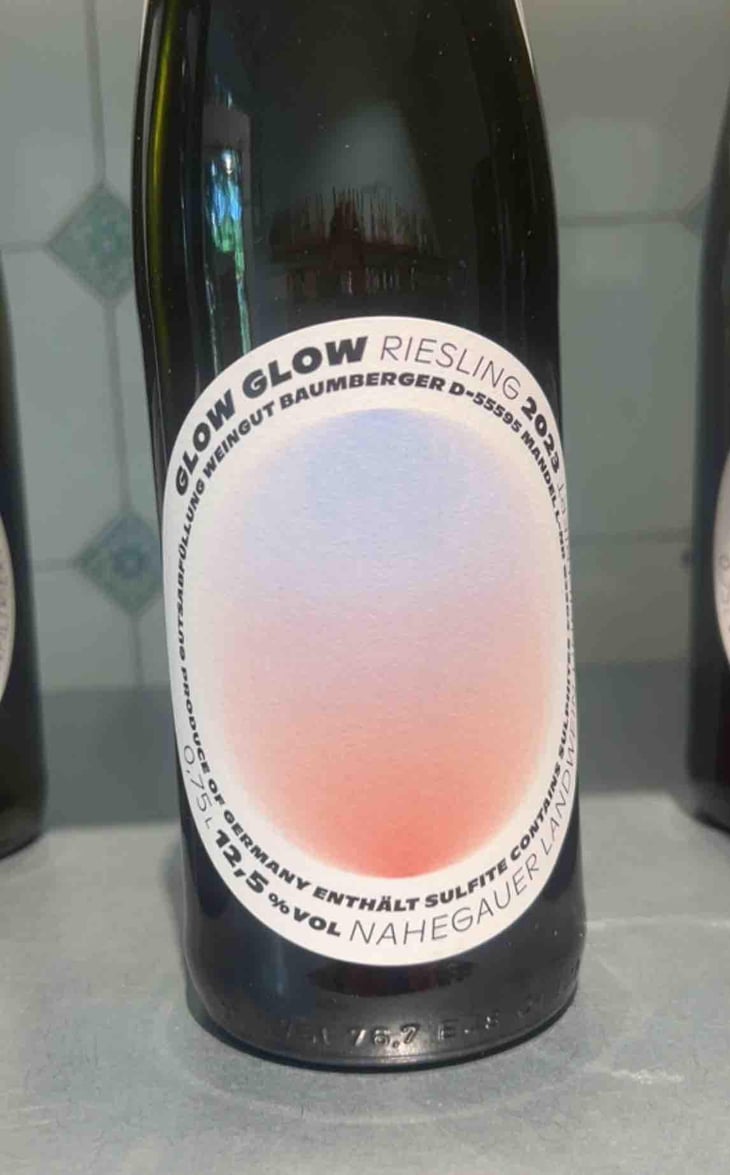 Weiss - GLOW GLOW - Weingut Baumberger - Pauline & Carl Baumberger 
