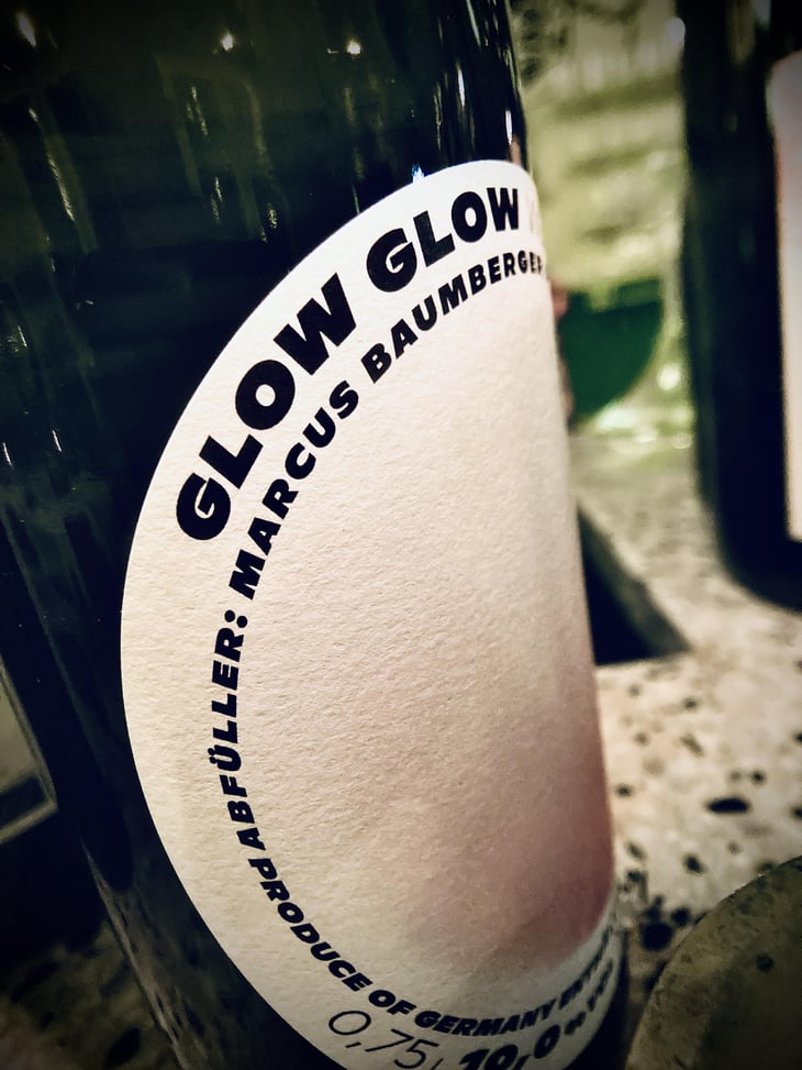 Weiss - GLOW GLOW - Weingut Baumberger - Pauline & Carl Baumberger 