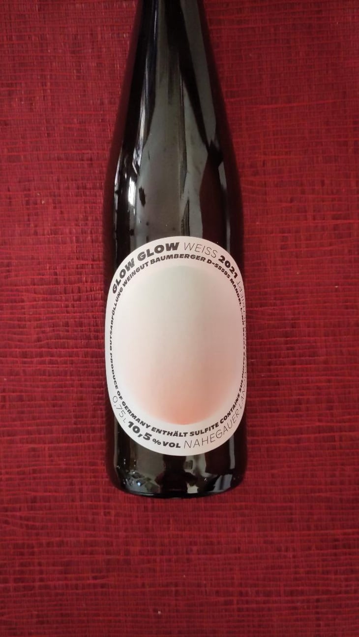 Weiss - GLOW GLOW - Weingut Baumberger - Pauline & Carl Baumberger 