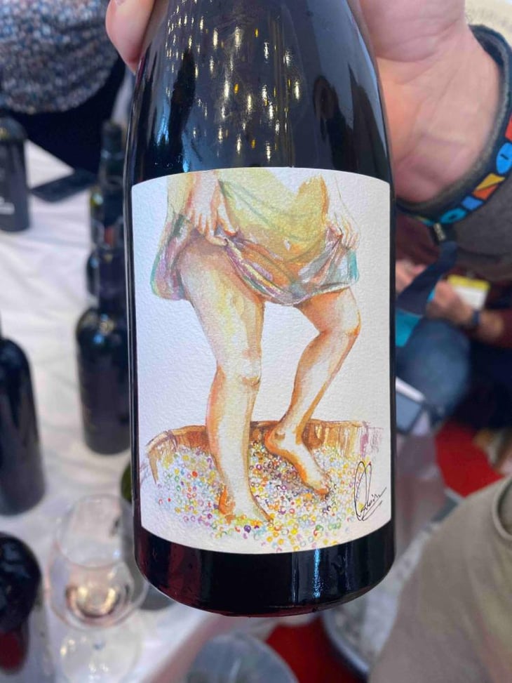Woman in the press - Vouni Panayia Winery - Yannis & Pavlos Kyrakidis -2019