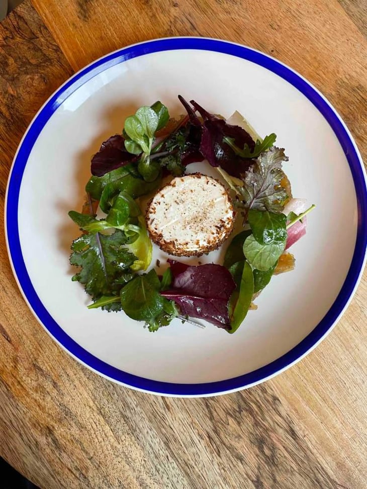 Junger Ziegenkäse Aus Der Eifel - Wein Bistro L’escalier - 450678