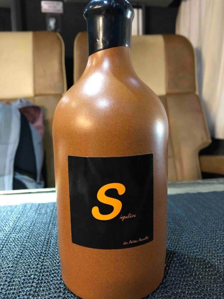 Singulière