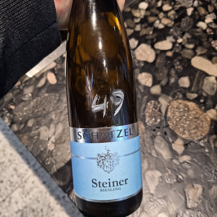 Steiner - Weingut Schätzel - kai-schatzel-jule-eichblatt 