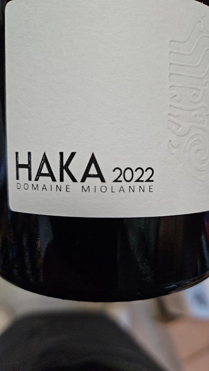Haka - Domaine Miolanne - jean-baptiste-deroche-laure-cartier -2022