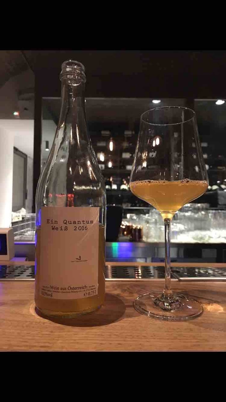 Ein Quantum Weiss - Quantum Winery - florian-schuhmann-irschik-sq 