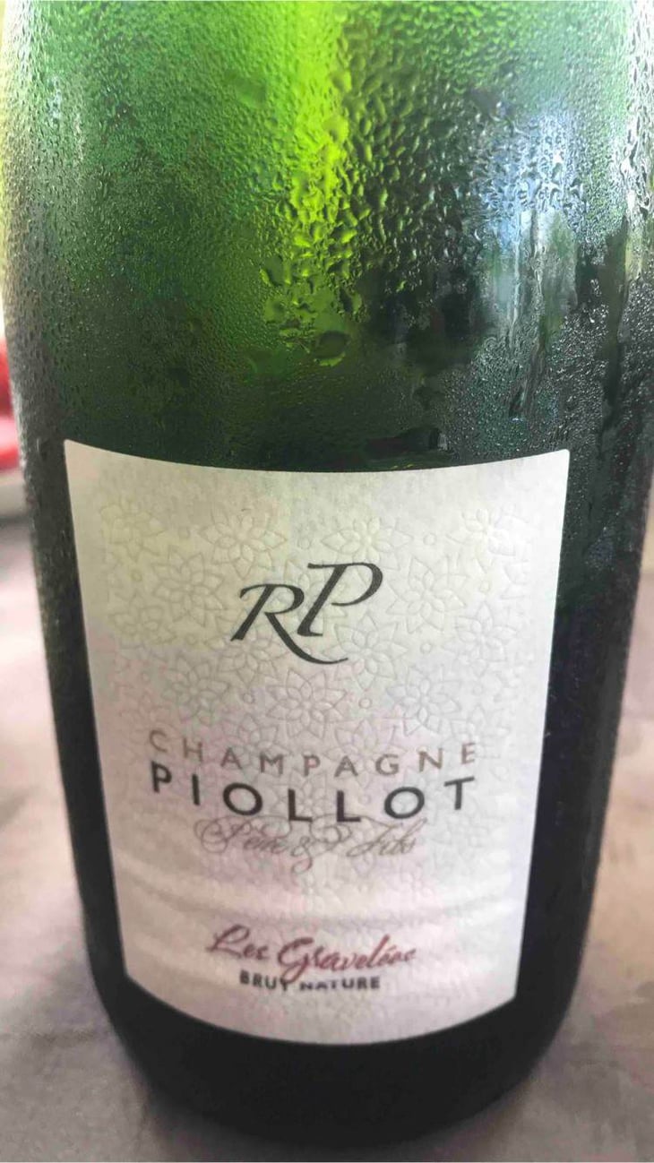 Les Gravelines - Champagne Piollot Père & Fils - jeanne-roland-piollot-dominique-moreau 