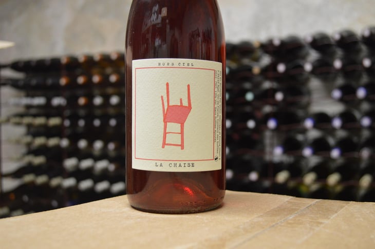 La chaise - Hors Ciel - victor-gourreau-emma-olson -2022