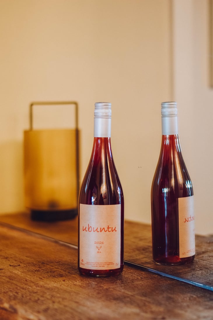 UBUNTU - Emporda - maria-j-polanco-guy-jones 