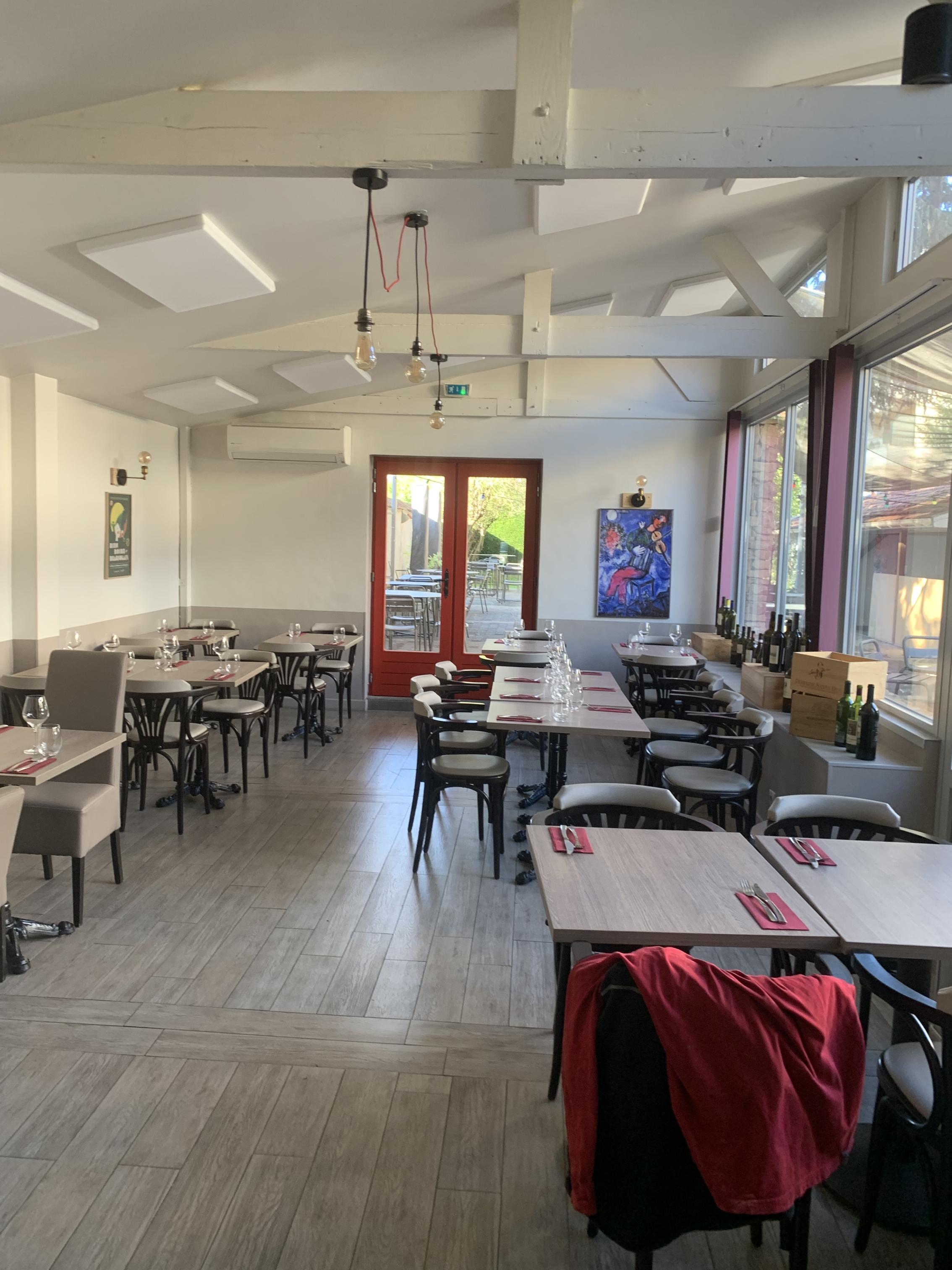 Le Cèdre est un bar, un restaurant est un cave à Villefranche-sur-Saône ...