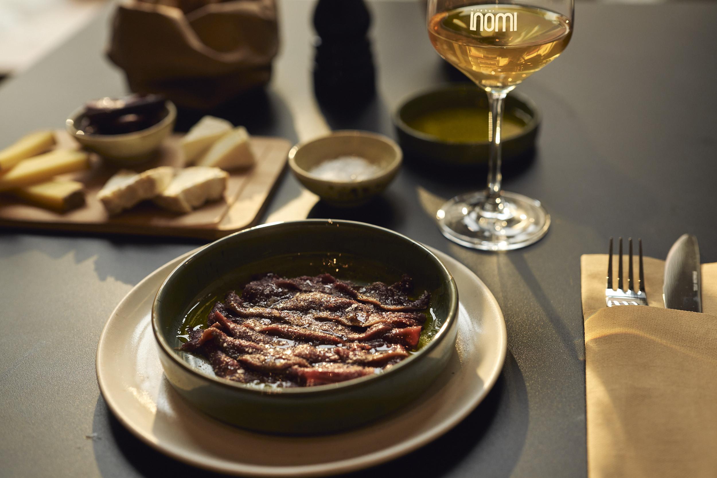 Nomi winebar is a Bar and a Restaurant in Berlin Raisin