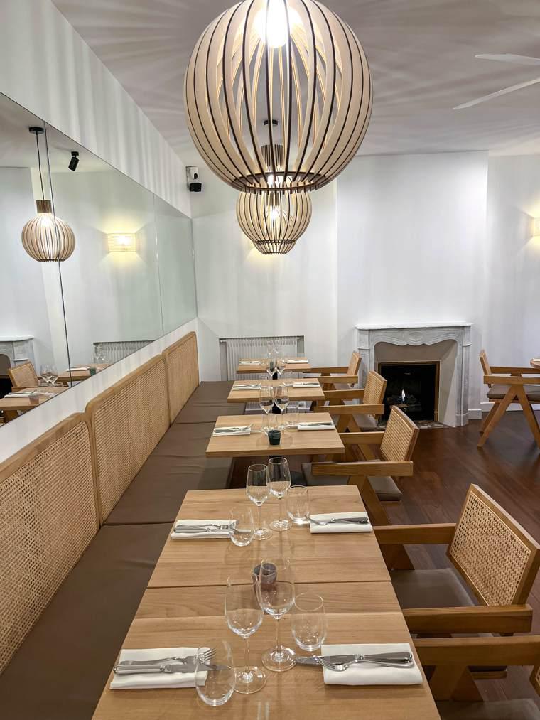 La Petite Tour is a Bar and a Restaurant in 16th Arrondissement - Paris -  Raisin