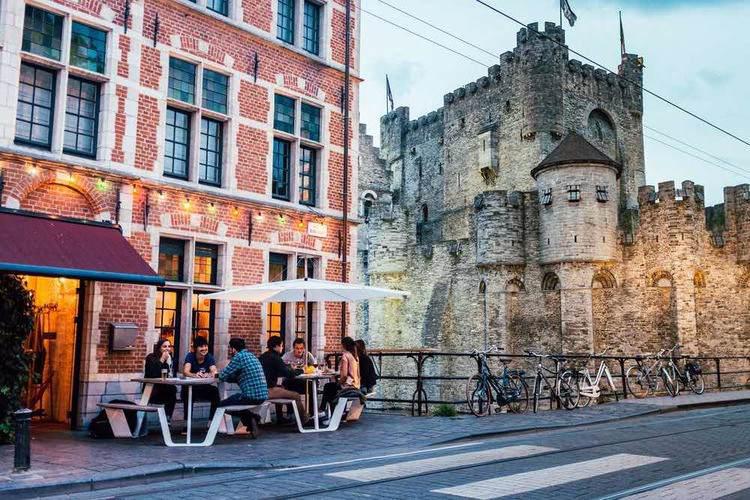 Bodo is a Bar and a Restaurant in Ghent Raisin